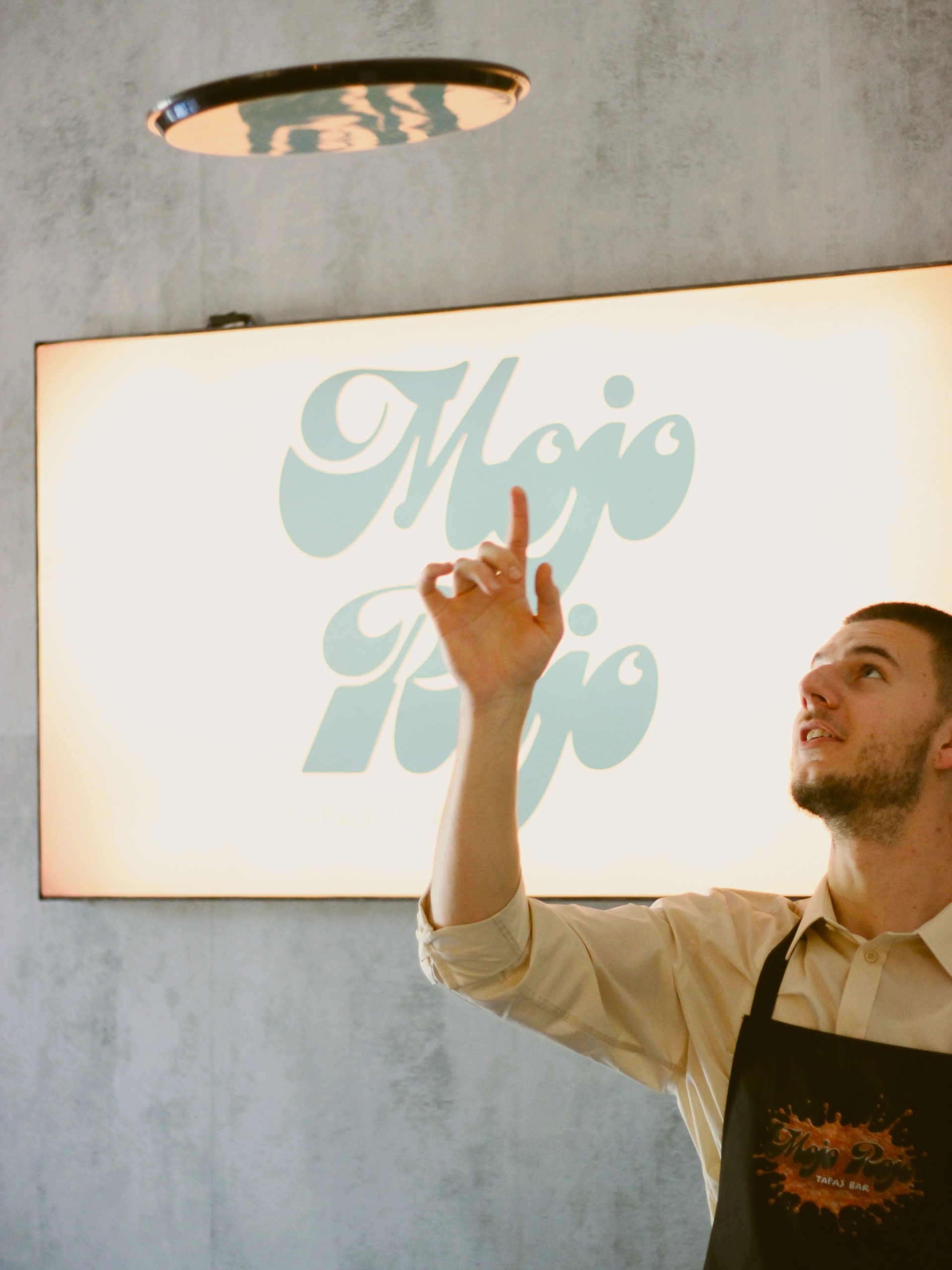 Osoblje Mojo Rojo tapas bara